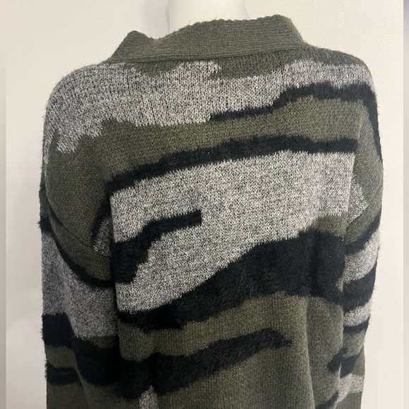 Womens fuzzy cardigan size Large - Picture 6 of 10